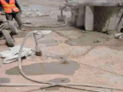 高台水泥混凝土路面板底注浆技术 路面脱空注浆整治方案