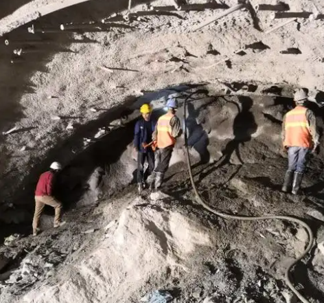 高台拱顶带模注浆料的施工流程及注意事项